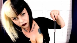Mistress Porcelain Noir with first time webcam experience
